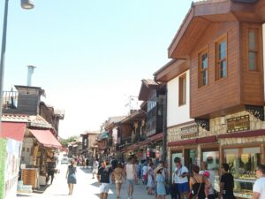 nakupujúci ľudia v turecku